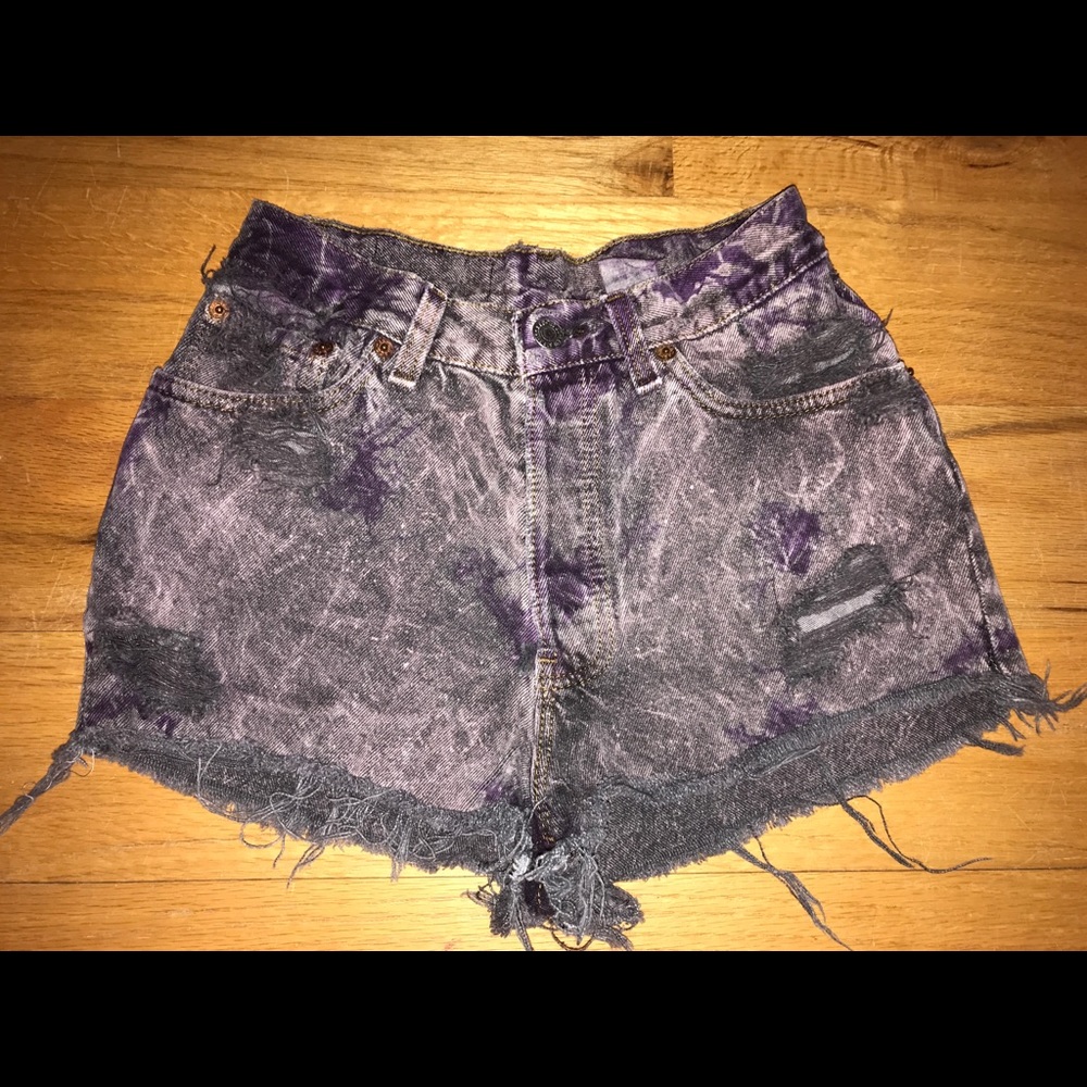 High rise Levi’s denim shorts